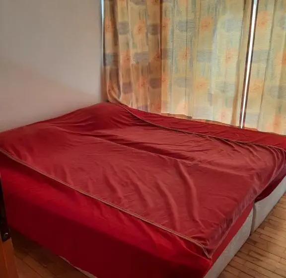 اتاق لوکس با چشم‌انداز دریا, Popov Guest House