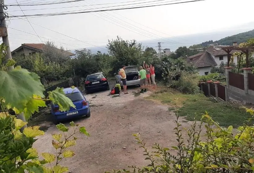 اتاق لوکس با چشم‌انداز دریا, Popov Guest House