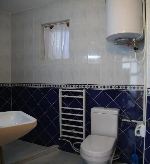 اتاق لوکس با چشم‌انداز دریا, Popov Guest House