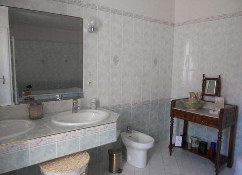 سوئیت دلوکس 2 خوابه, Château De La Moissetie