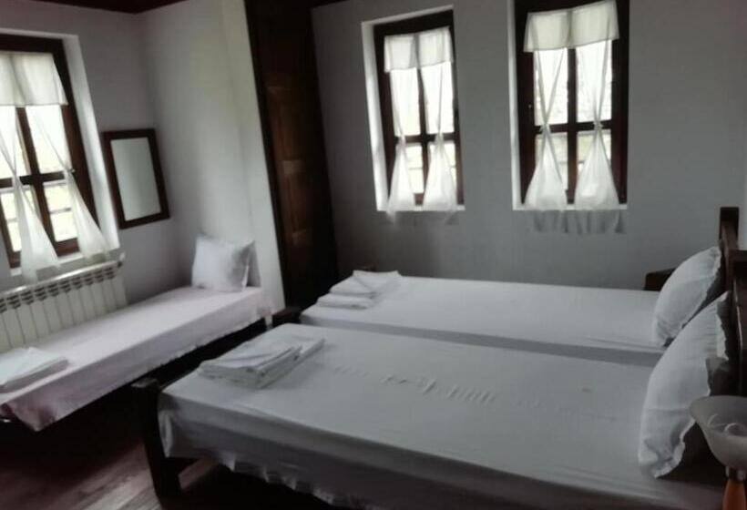 חדר סטנדרט לשלושה, Family Hotel Kalifer