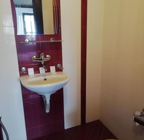 חדר סטנדרט לשלושה, Family Hotel Kalifer