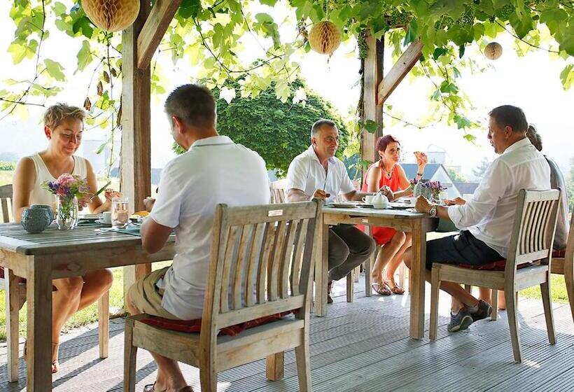 شقة عائلية, Weingut Winzerhof Gästezimmer Grebenz