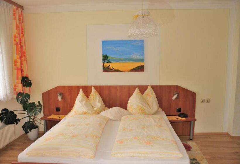 Номер Стандарт с Балконом, Gästehaus Anna