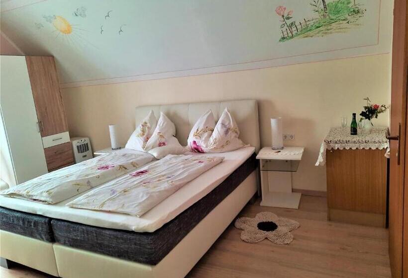 Номер Стандарт с Балконом, Gästehaus Anna