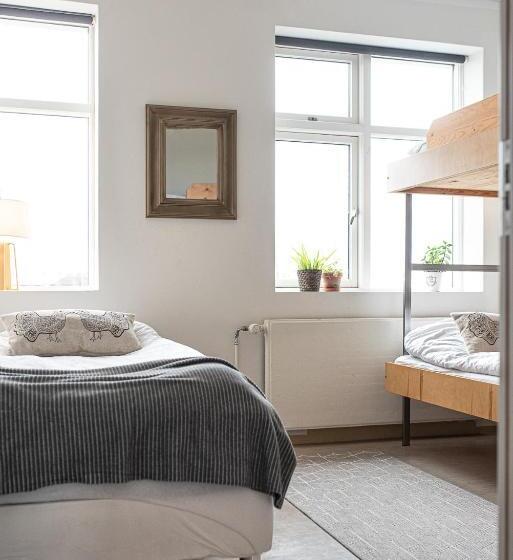 اتاق خانوادگی با سرویس بهداشتی مشترک, The Old School House   Gaulverjaskoli