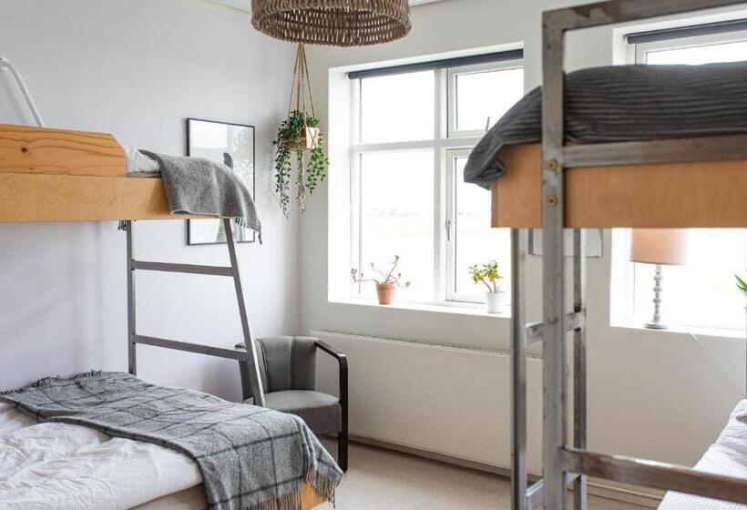 اتاق خانوادگی با سرویس بهداشتی مشترک, The Old School House   Gaulverjaskoli