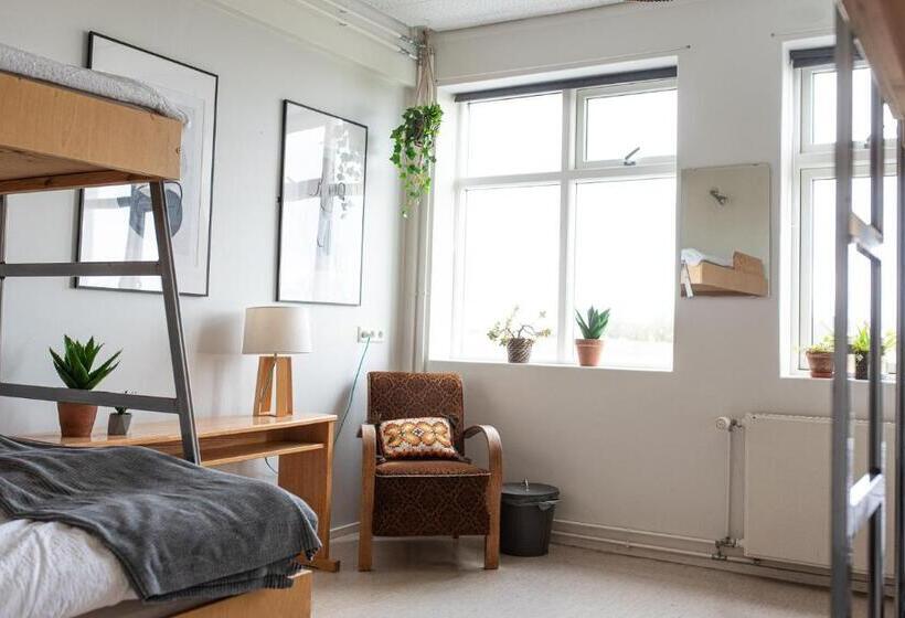 اتاق خانوادگی با سرویس بهداشتی مشترک, The Old School House   Gaulverjaskoli