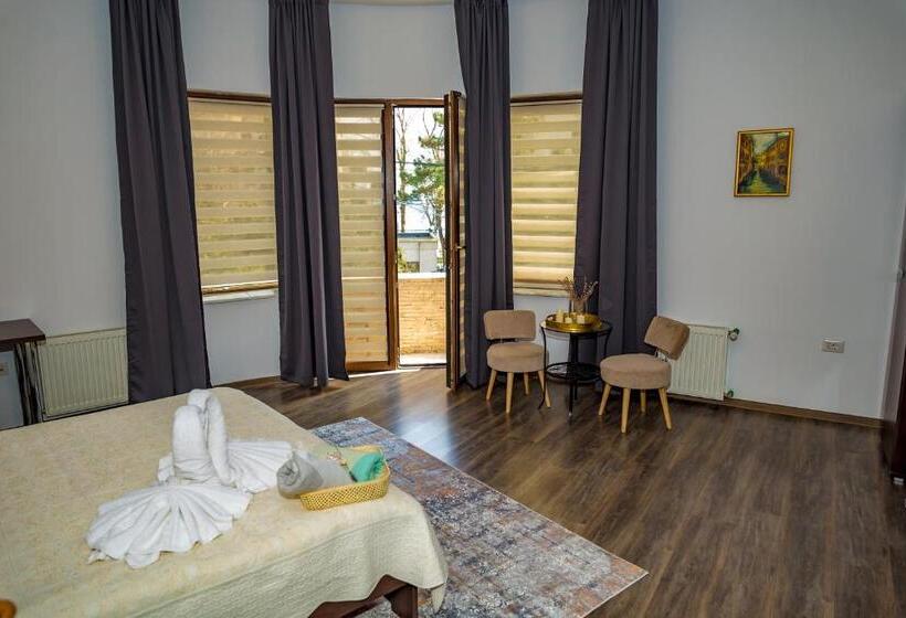 Апартаменты 1 Спальня с Балконом, Villa Casafina Serviced Apartments