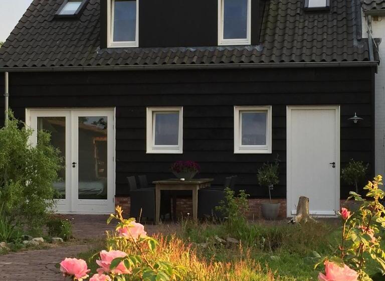 Дом 3 Спальни, Bed & Breakfast Zeeland