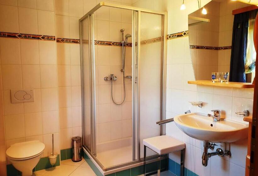 דירת חדר, Lehnerhof