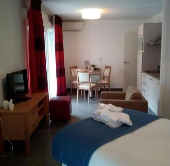 Studio Standard, Domitys Le Ruban D Azur