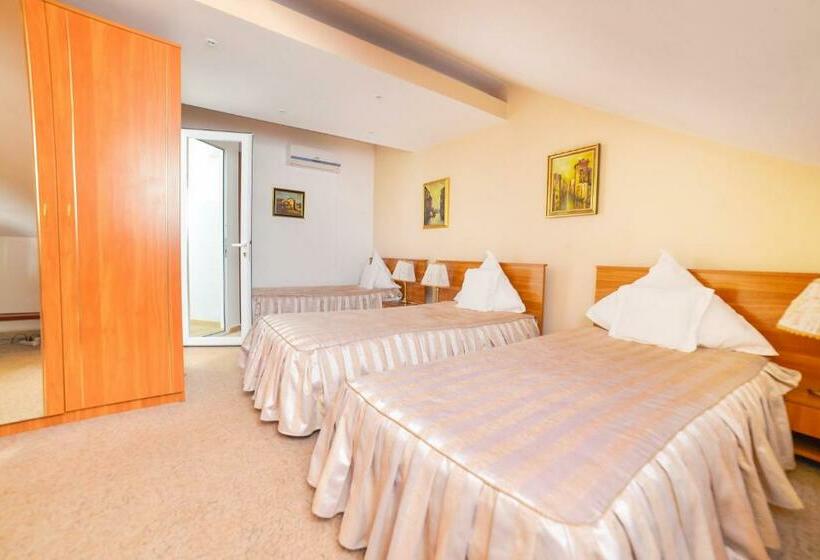 스탠다드 트리플 룸, Roco