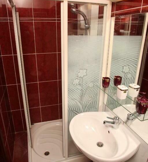 스탠다드 룸 킹사이즈 침대, Roco