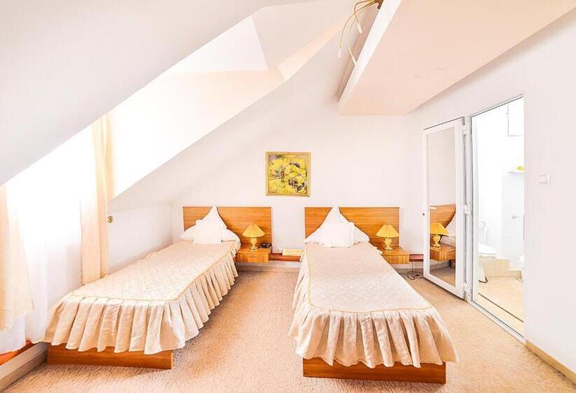 스탠다드 룸, Roco