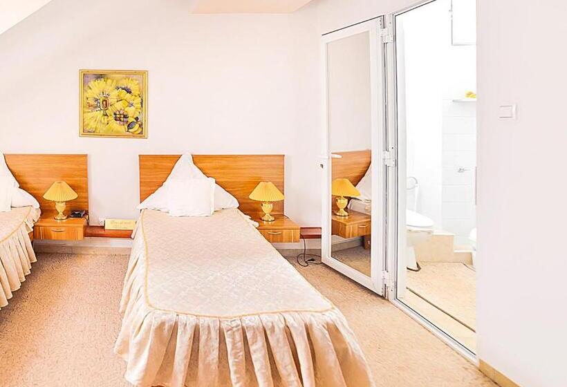 스탠다드 룸, Roco