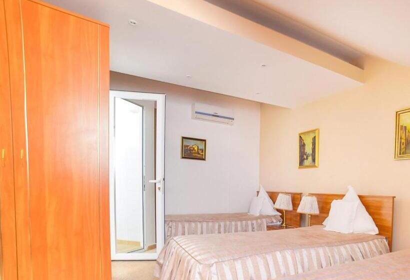 스탠다드 트리플 룸, Roco