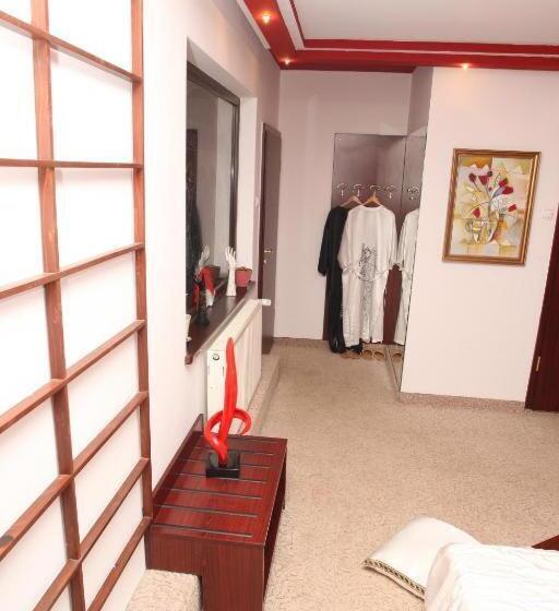 스탠다드 룸 킹사이즈 침대, Roco