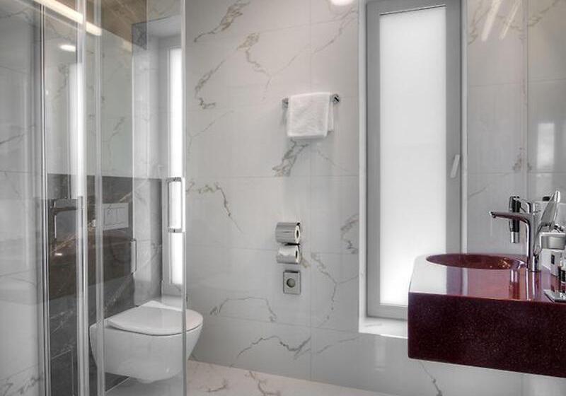 اتاق استاندارد, 81 Sakura