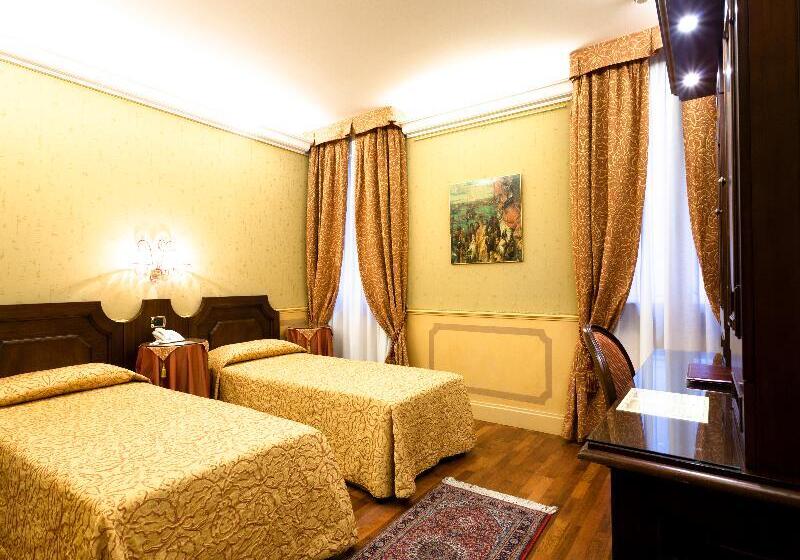 اتاق استاندارد سه نفره, 81 Sakura