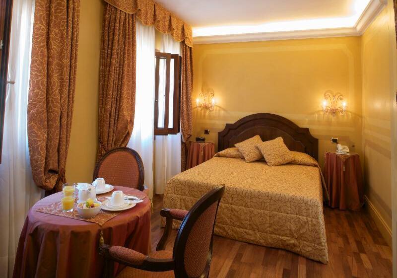 اتاق استاندارد سه نفره, 81 Sakura