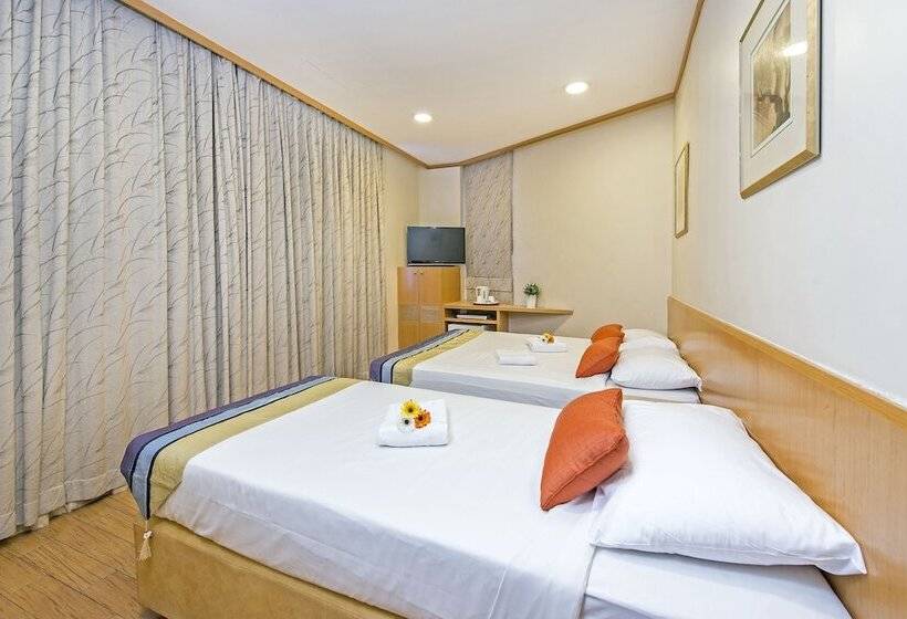 اتاق استاندارد سه نفره, 81 Sakura