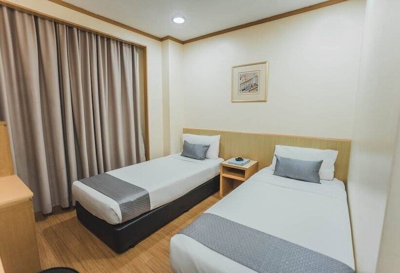 اتاق سوپریور, 81 Sakura