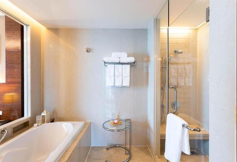 سوییت اجرایی, Aetas Lumpini