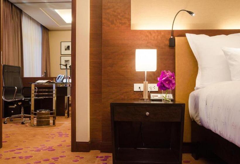 سوییت اجرایی, Aetas Lumpini