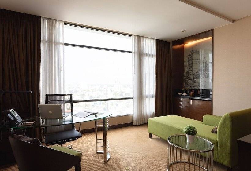 سوییت لوکس, Aetas Lumpini