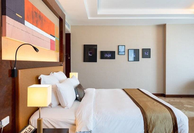 سوییت لوکس, Aetas Lumpini