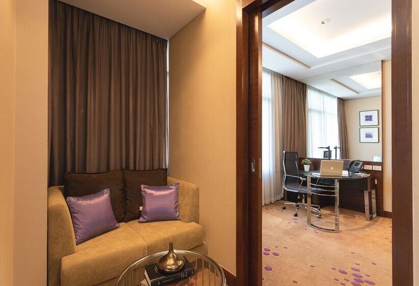 سوییت اجرایی, Aetas Lumpini