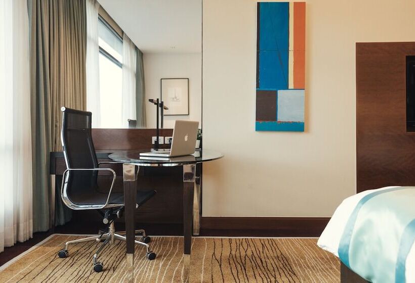 اتاق لوکس, Aetas Lumpini