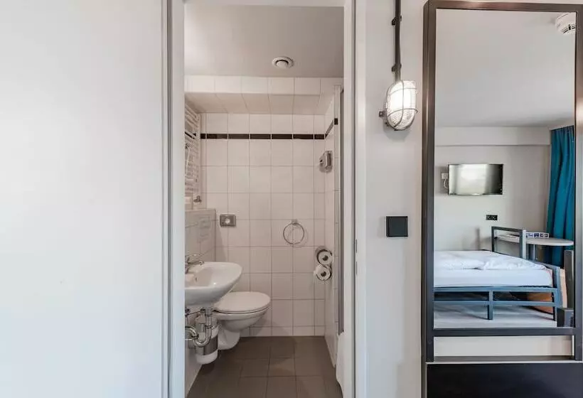 اتاق استاندارد چهار تخته, a&o Hamburg City