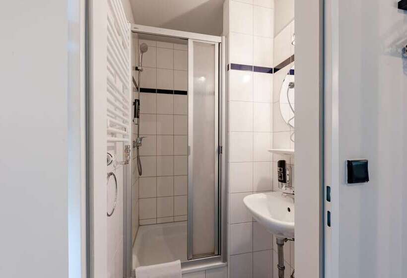 اتاق استاندارد چهار تخته, a&o Hamburg City