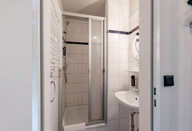 اتاق استاندارد چهار تخته, a&o Hamburg City