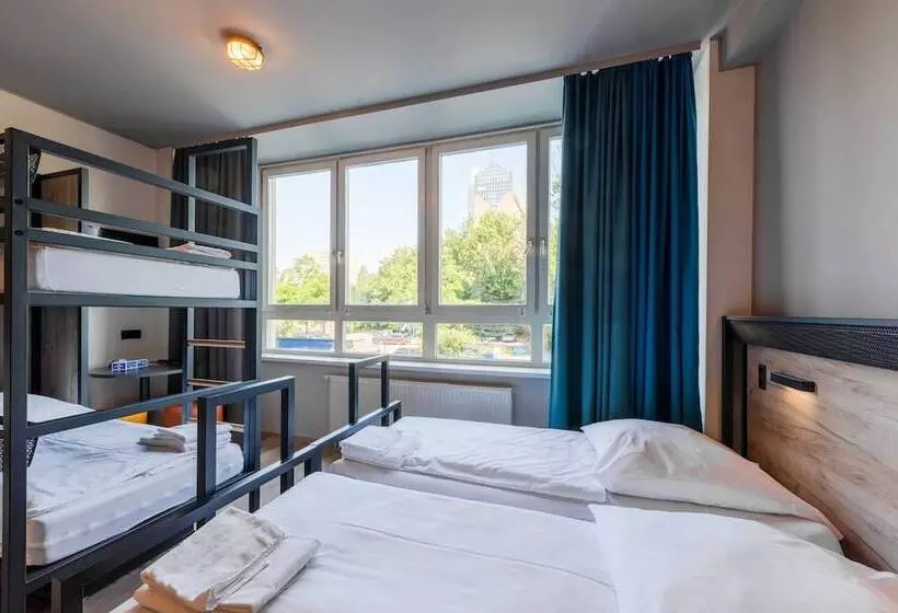 اتاق استاندارد چهار تخته, a&o Hamburg City