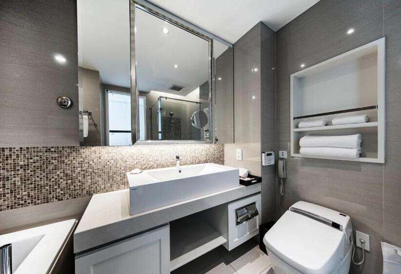 اتاق خانوادگی تودرتو, Grande Centre Point Hotel Terminal21