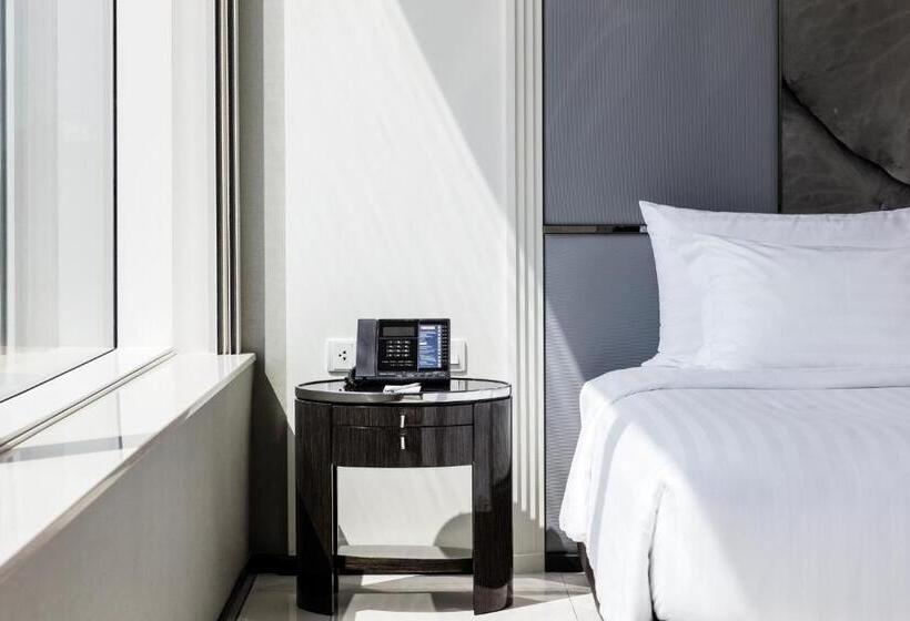 اتاق لوکس سه تخته, Grande Centre Point Hotel Terminal21