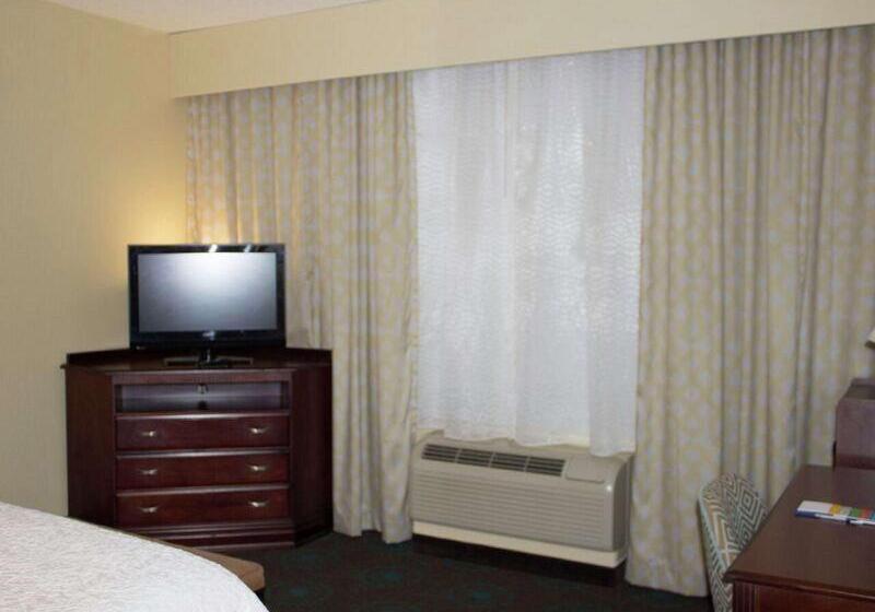 غرفة قياسية سرير كينج, Hampton Inn Gallipolis