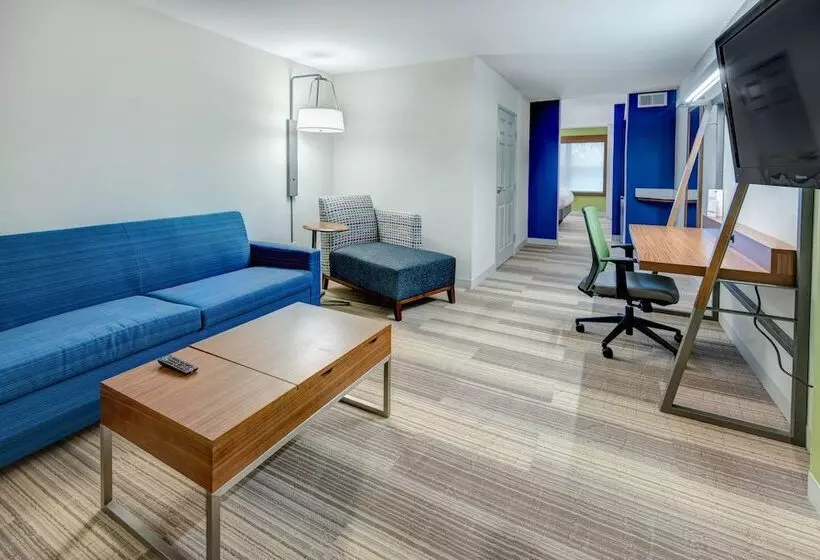スイート, Holiday Inn Express Woodbridge, An Ihg