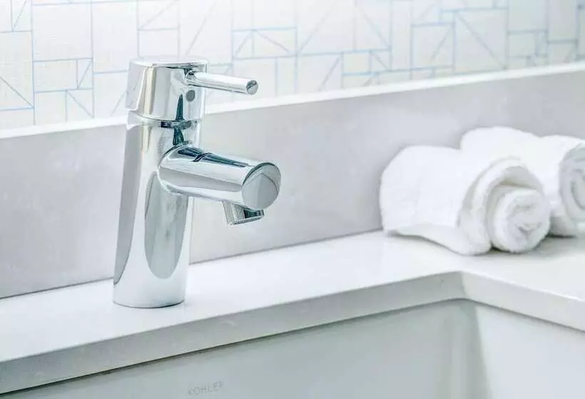 スイート, Holiday Inn Express Woodbridge, An Ihg