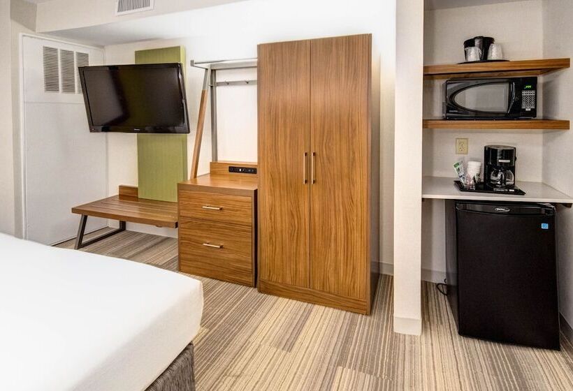 スイート, Holiday Inn Express Woodbridge, An Ihg