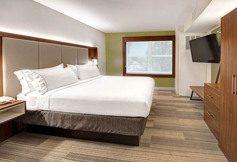 جناح, Holiday Inn Express Woodbridge, An Ihg