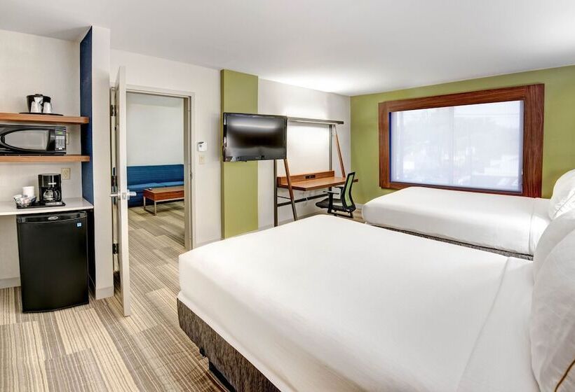 جناح, Holiday Inn Express Woodbridge, An Ihg