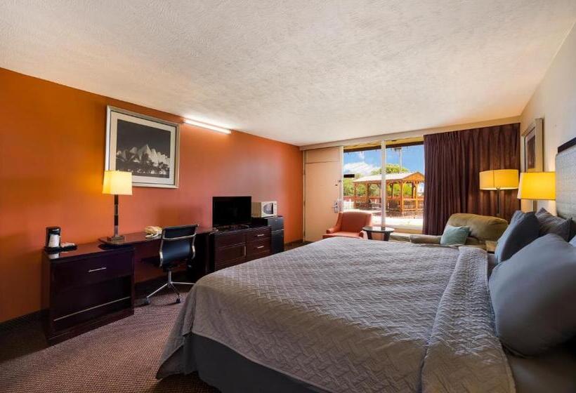 غرفة قياسية سرير كينج, Knights Inn Oakley