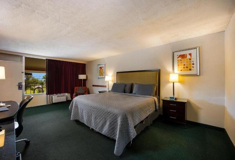 스탠다드 룸 킹사이즈 침대, Knights Inn Oakley