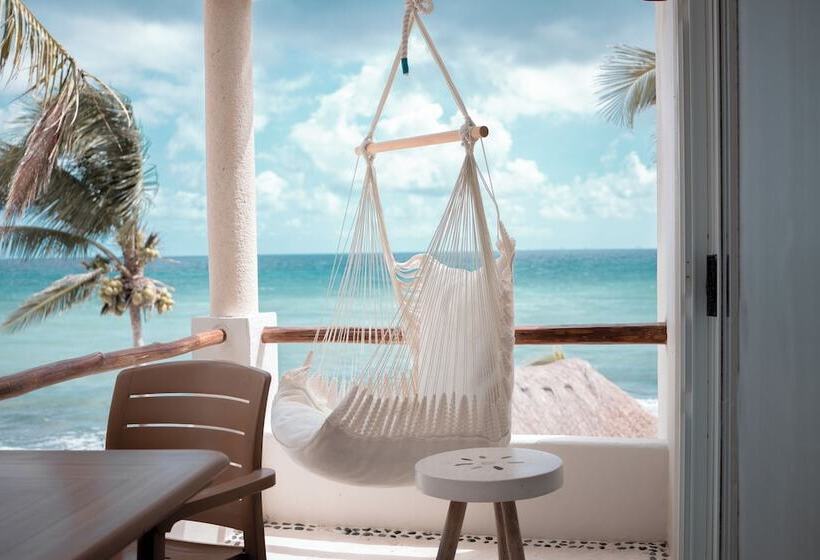 オーシャンビューのプレミアムルーム。, Petit Lafitte Beach Front Hotel & Bungalows