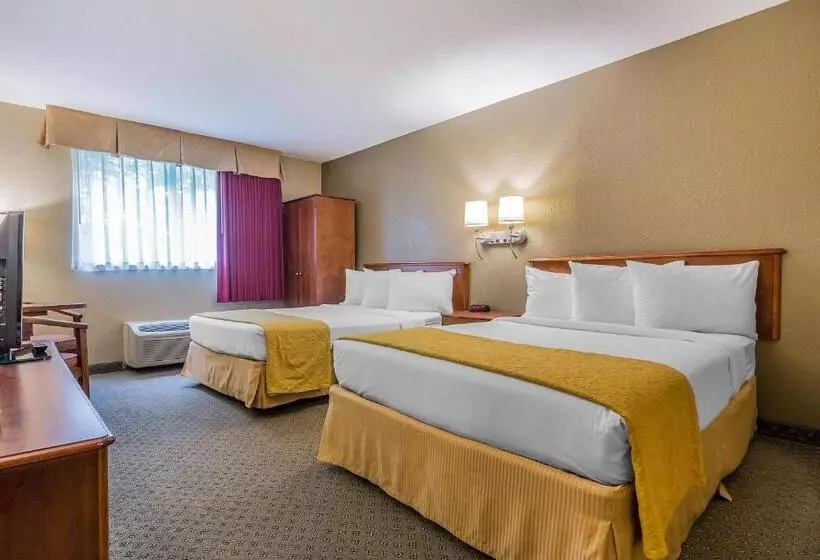 ２ダブルベッドのスタンダードルーム, Quality Inn Hyde Park   Poughkeepsie North