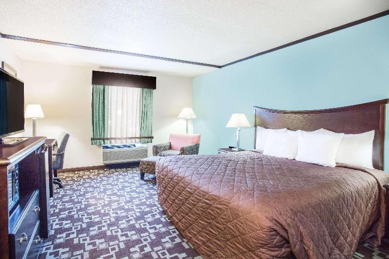 Стандартный Номер Кровать Кинг, Spark By Hilton Daleville Roanoke North